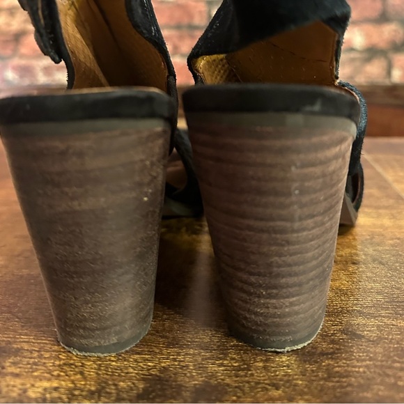 Arturo Chiang Janel High Heel size 8 M Perforated Leather Peep-toe Sandals - Picture 6 of 9